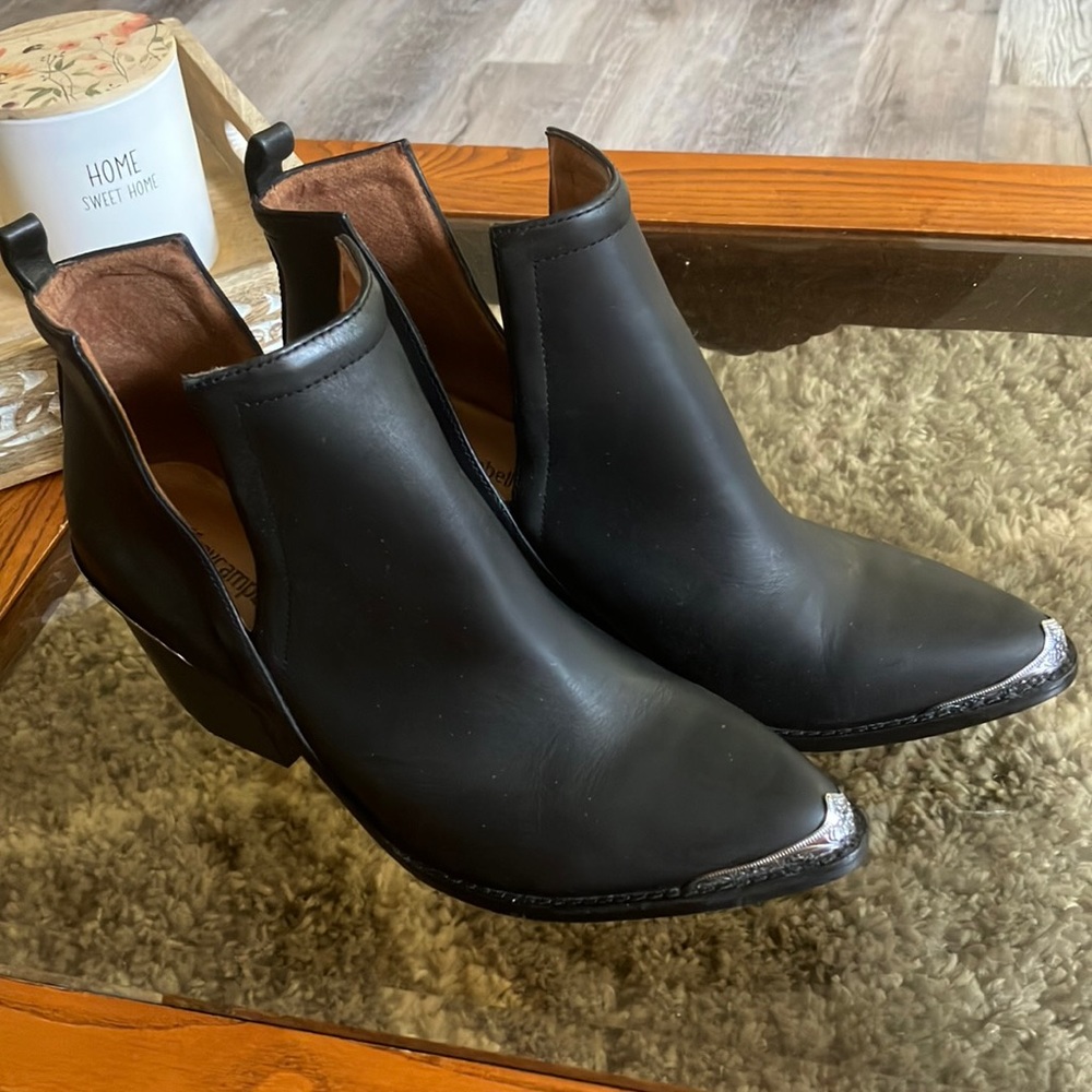 EUC Jeffrey Campbell “Cromwell” Suede Booties Black and Silver Size 8.5